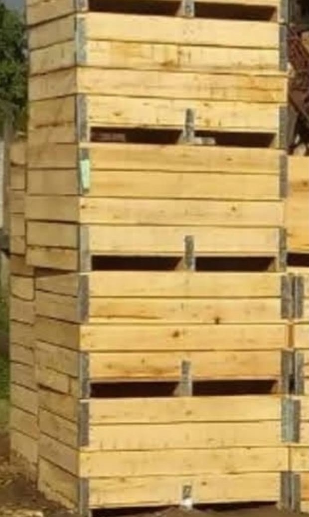 Bines con refuerzos planos y esquineros galvanizados