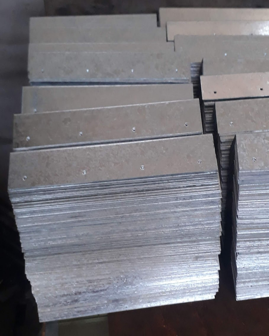 Stock de esquineros galvanizados